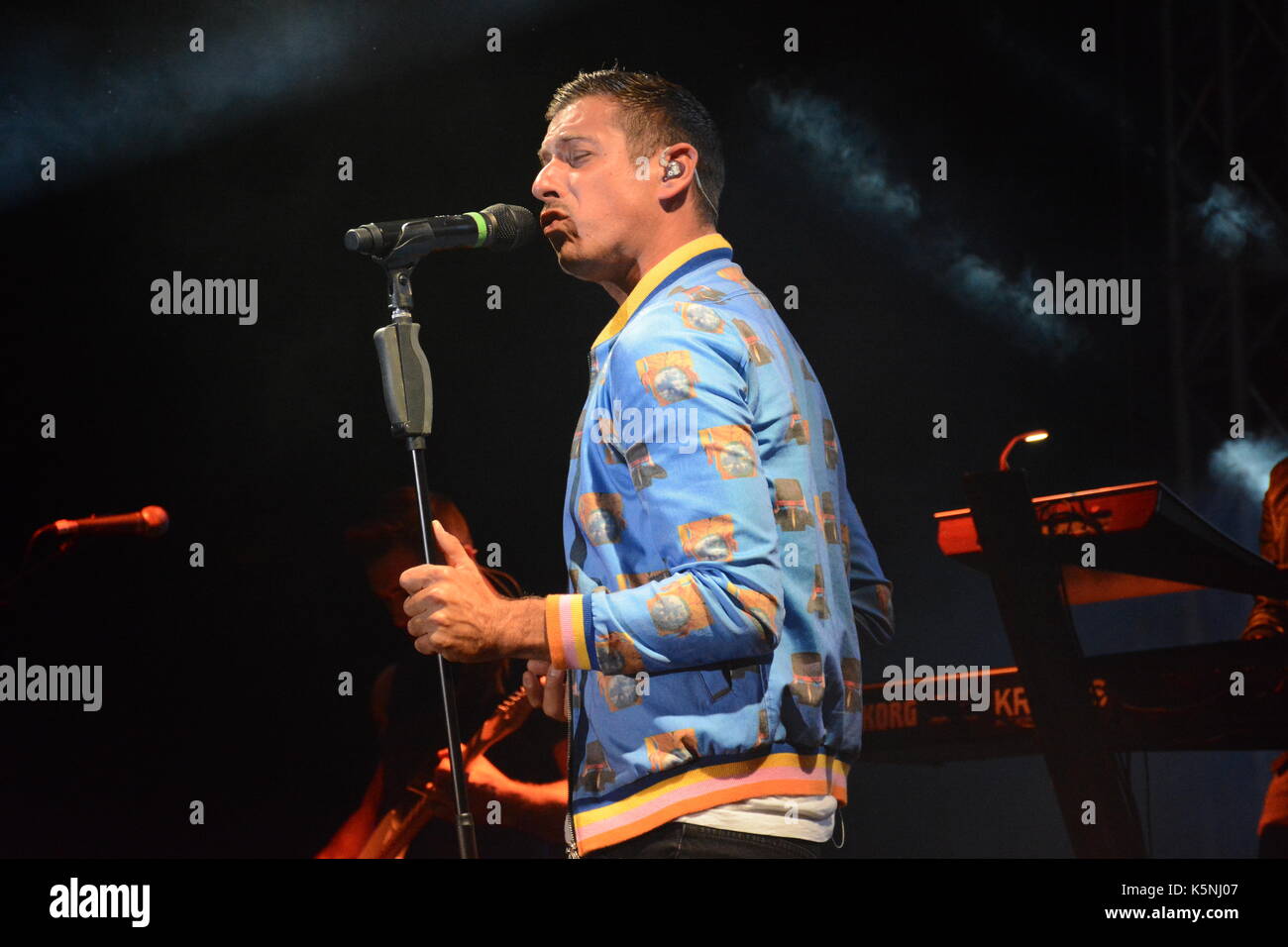 Naples, Italie. 9 septembre, 2017. Francesco gabbani, chanteuse et compositrice italienne effectue sur la scène de l'Arenile di Bagnoli à Naples,Italie Crédit : mariano montella/Alamy live news Banque D'Images