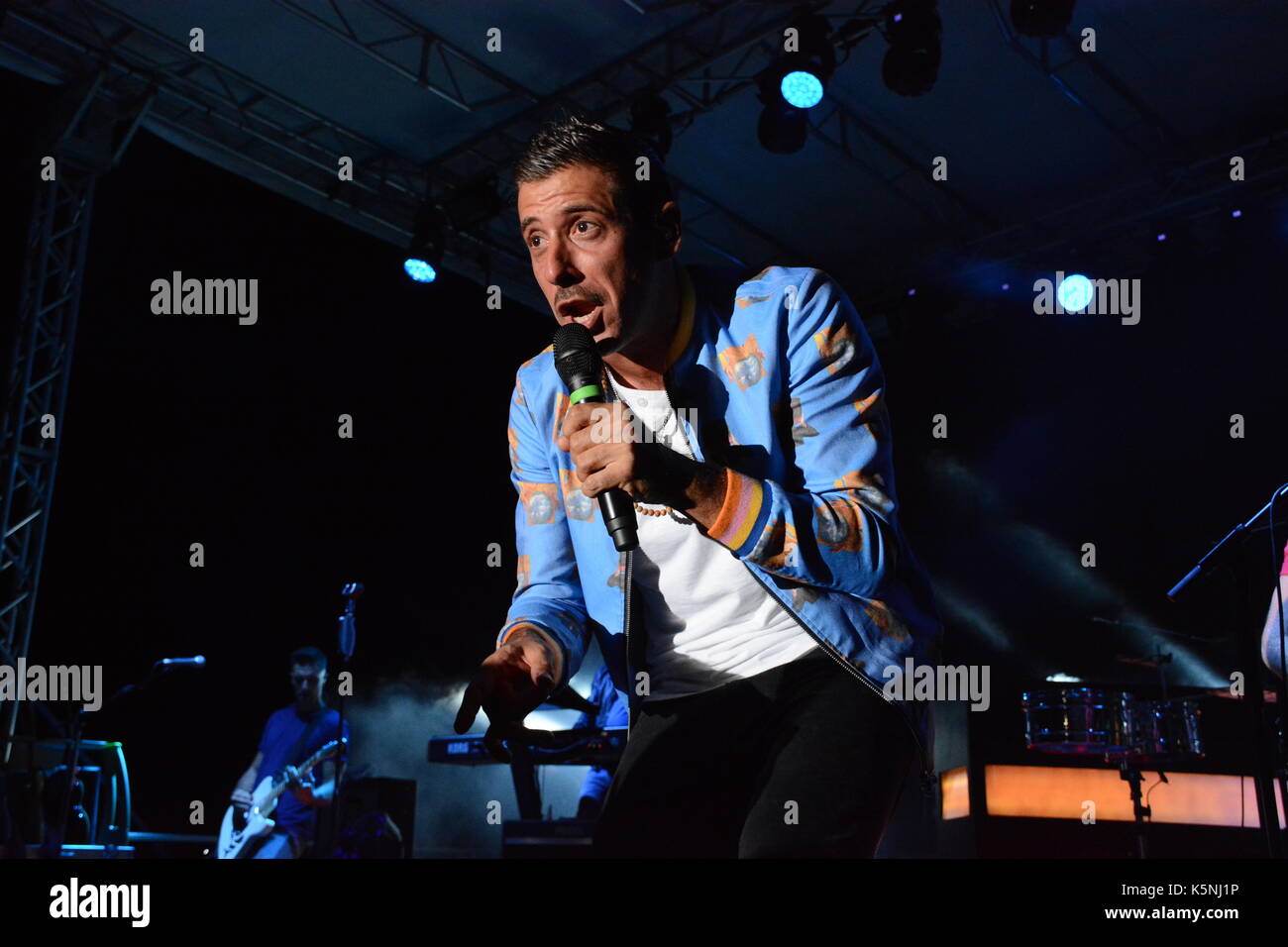 Naples, Italie. 9 septembre, 2017. Francesco gabbani, chanteuse et compositrice italienne effectue sur la scène de l'Arenile di Bagnoli à Naples,Italie Crédit : mariano montella/Alamy live news Banque D'Images