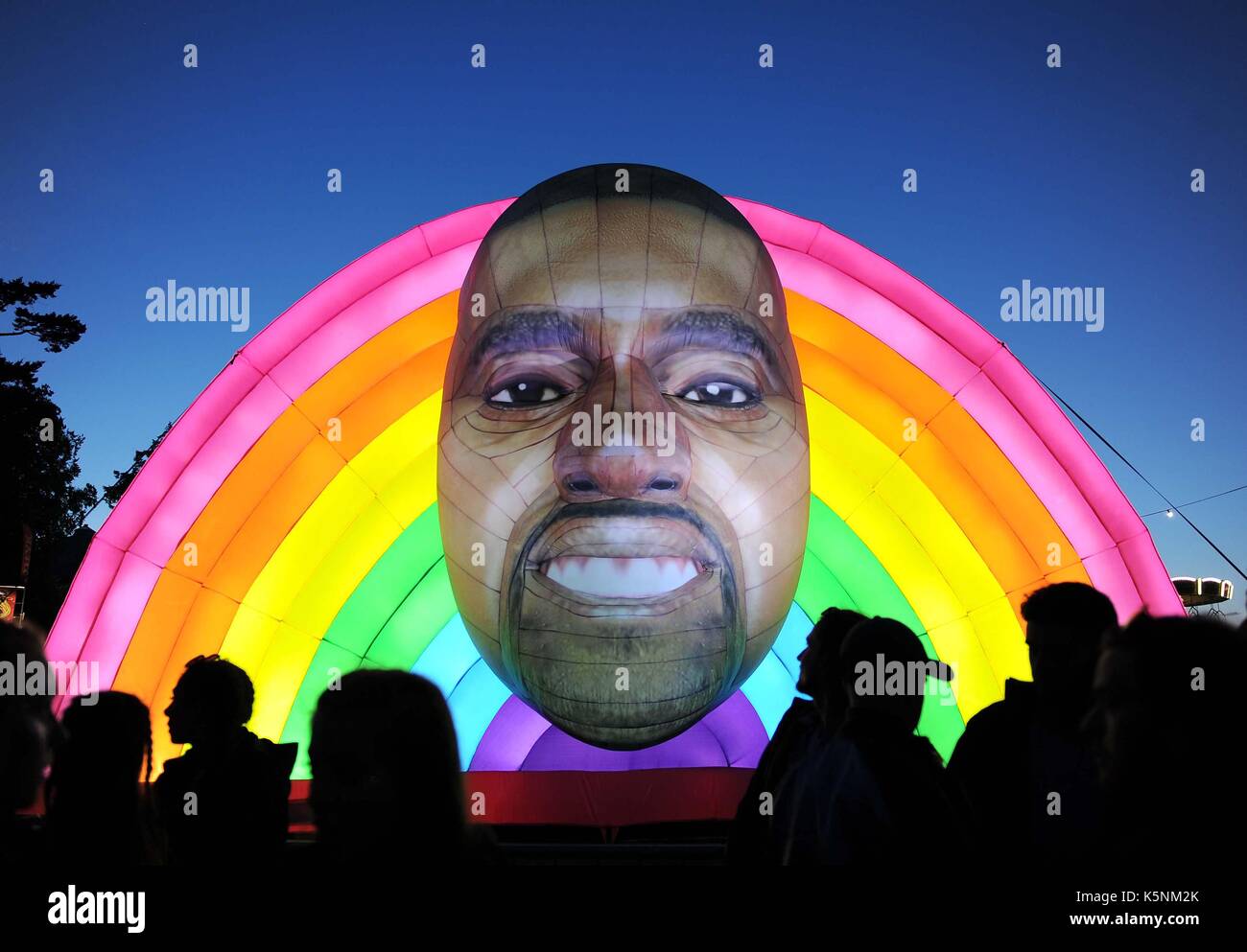 Kanye West au bestival gonflable music festival. crédit : kanye west gonflable finnbarr webster/Alamy live news Banque D'Images
