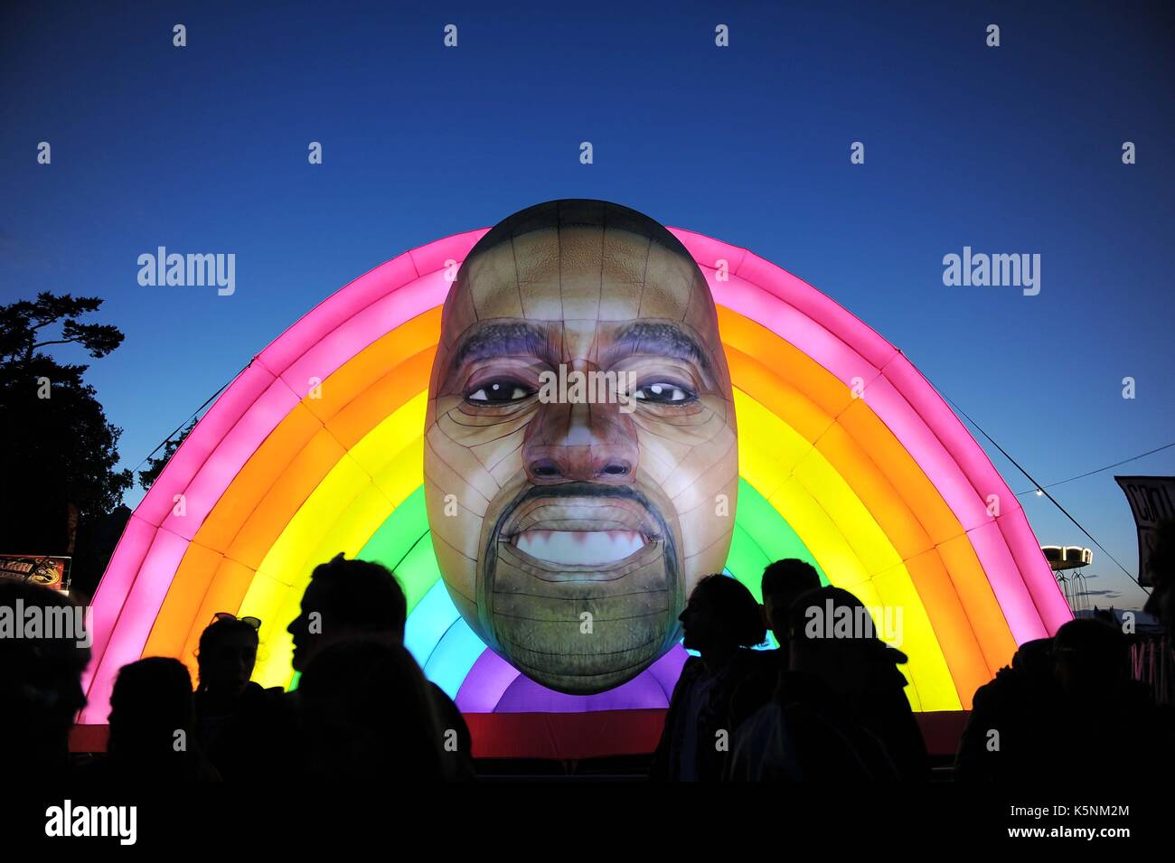 Kanye West au bestival gonflable music festival. crédit : kanye west gonflable finnbarr webster/Alamy live news Banque D'Images