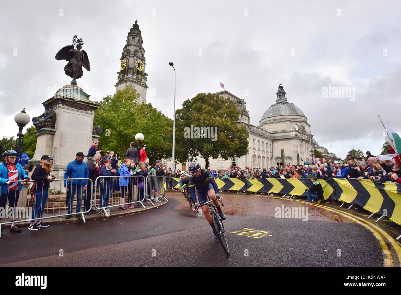 Cardiff, Royaume-Uni. Sep 10, 2017. l'énergie ovo tour of Britain stade 8 finitions de Worcester à Cardiff sur un tour du circuit 3 rue. Une pause comprenant gorka izagirre de movistar et Mark Stewart d'une réaction en chaîne de la poste dans la rue circuit venant dans la ville passe de ville mais a été emporté sur le second circuit. La victoire a été prise dans un sprint par edvald Boasson Hagen et le grand gagnant de la course cycliste a été lars boom.Photo credit : Ian homer/Alamy live news Banque D'Images