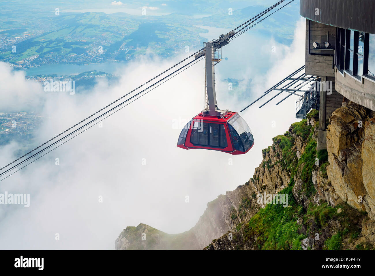 La nouvelle et belle téléphérique - dragon ride au mont Pilatus, Lucerne, Suisse Banque D'Images