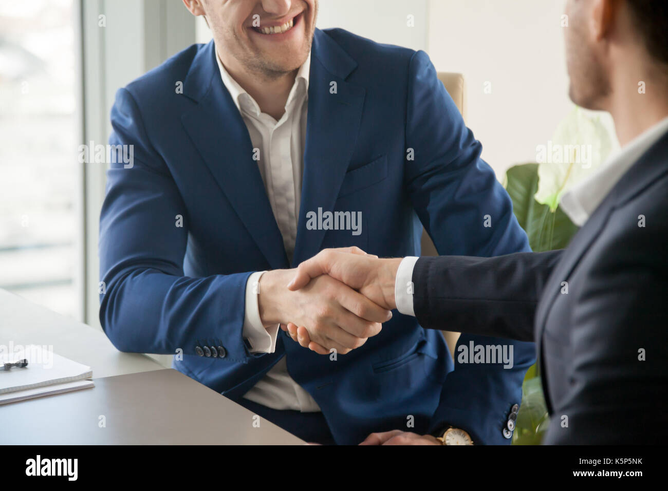 Businessman shaking hand de s'associer à la négociation Banque D'Images