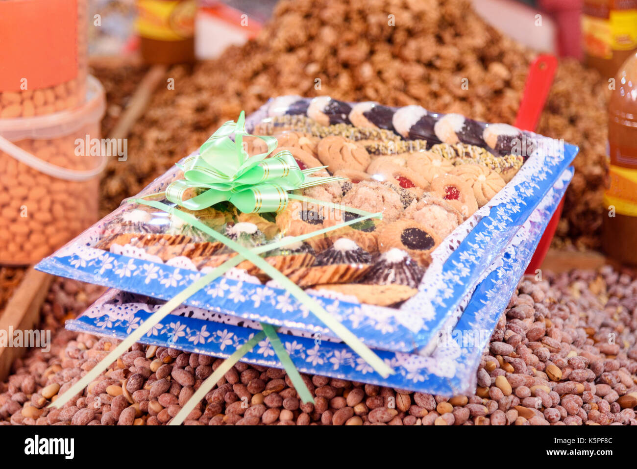 Marché typique des gâteaux sucrés sur à Tiznit. Maroc Banque D'Images