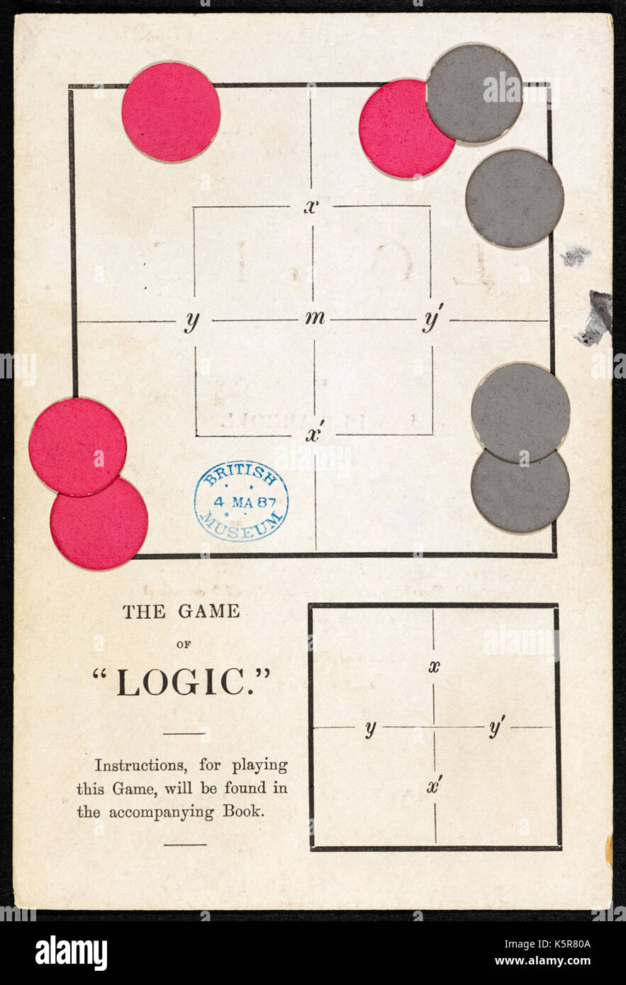 'Le jeu de logique' de Lewis Caroll, le pseudonyme de Charles Lutwidge Dodgson (1832-1898) en 1887. Dodgson était un mathématicien et ce jeu a contesté "acteurs" pour désigner diverses instructions logiques. Photographie de l'administration et les jetons. Voir plus d'informations ci-dessous. Banque D'Images