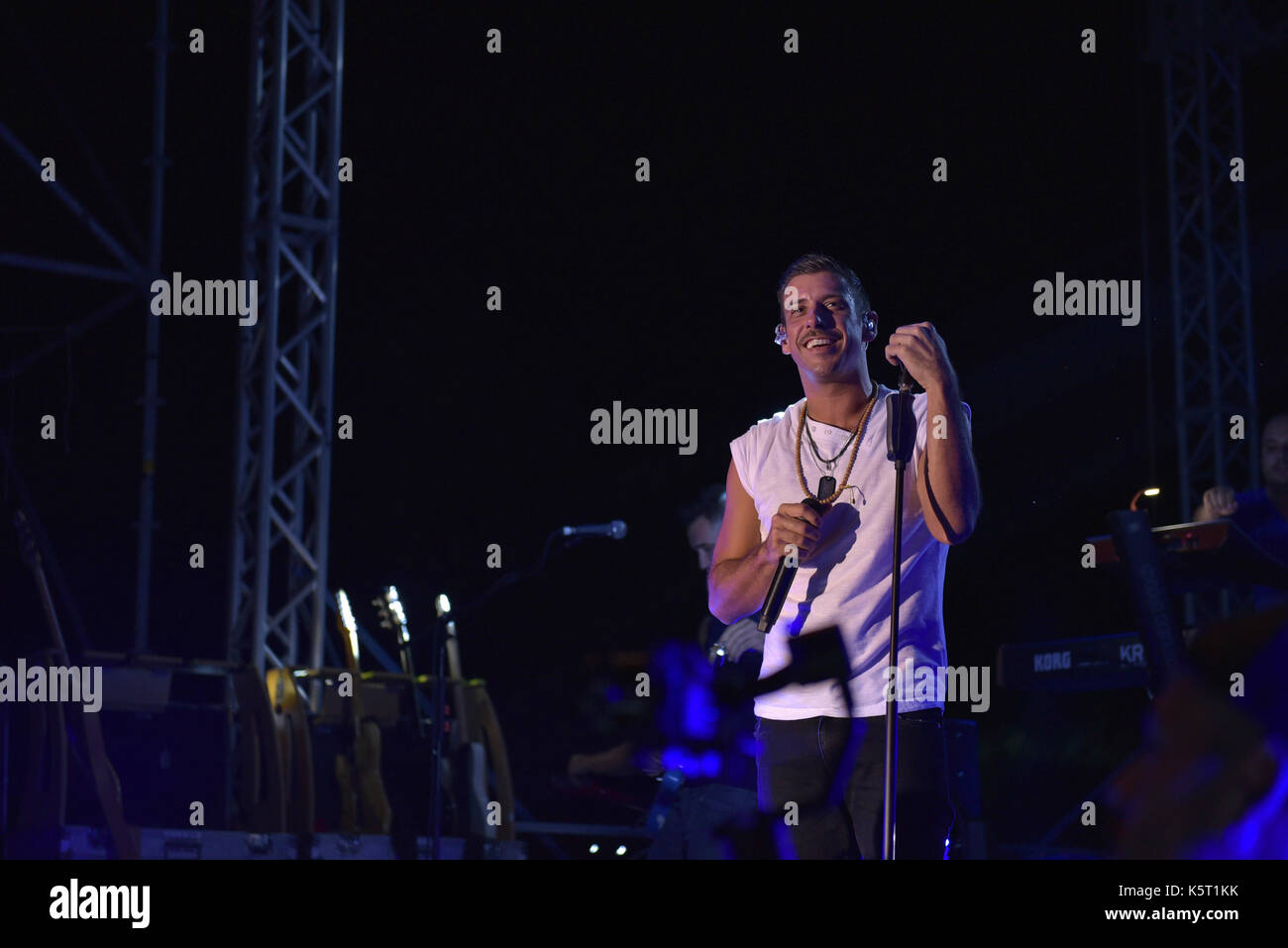 Napoli, Italie. 09Th sep 2017. Le chanteur et auteur-compositeur italien Francesco gabbani lauréat du 67ème festival de Sanremo, Live at 'Arenile di Bagnoli' dans napoli. crédit : Paola visone/pacific press/Alamy live news Banque D'Images