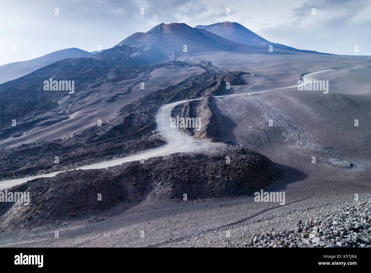 Principaux cratères secondaires et Torre del time, volcan, etna, Sicile, Italie Banque D'Images