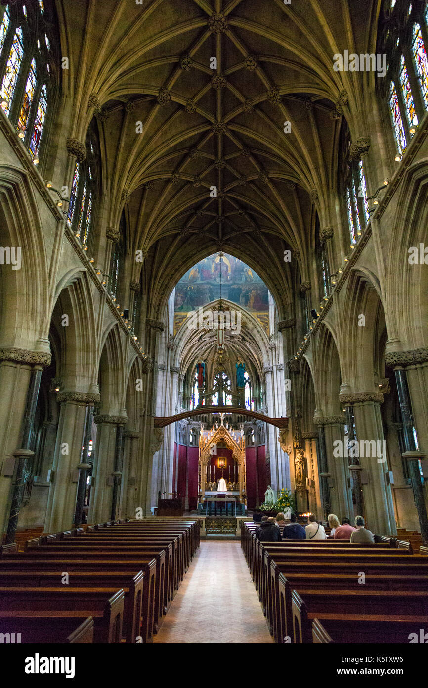Intérieur de l'Église catholique de Notre Dame et de l'English Martyrs, Cambridge, Royaume-Uni Banque D'Images