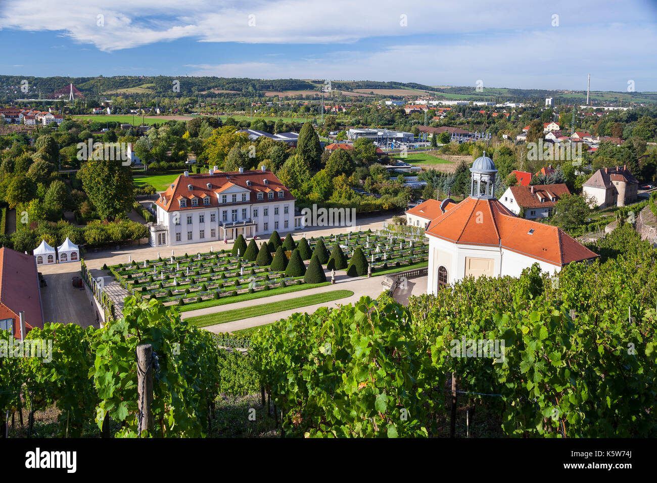 Le Château de wackerbarth, belvédère avec vue depuis les vignes, Radebeul, Saxon Elbland, Saxe, Allemagne Banque D'Images