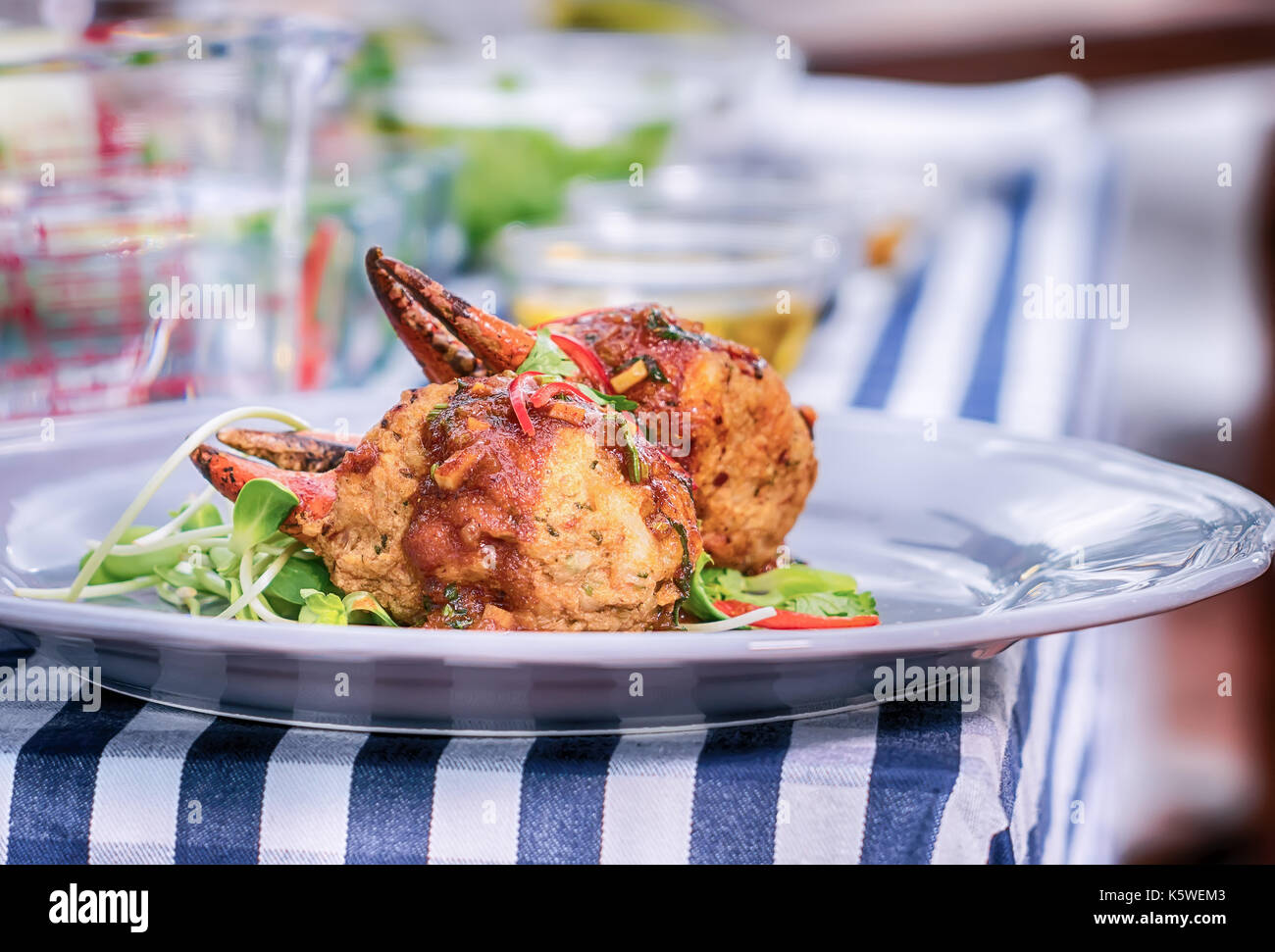 Boulettes japonaises de crabe cuit. Banque D'Images