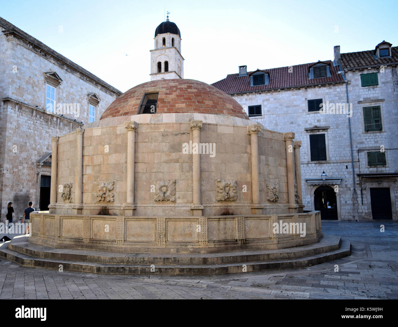 Grande Fontaine d'Onofrio dans la vieille ville de Dubrovnik à l'intérieur de la porte pile Banque D'Images