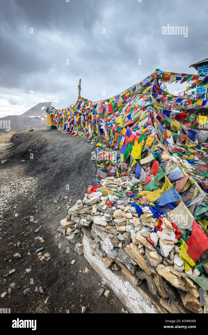 Taglangla pass - le deuxième plus haut col carrossable au monde à 17582 ft. ladakh, Inde Banque D'Images