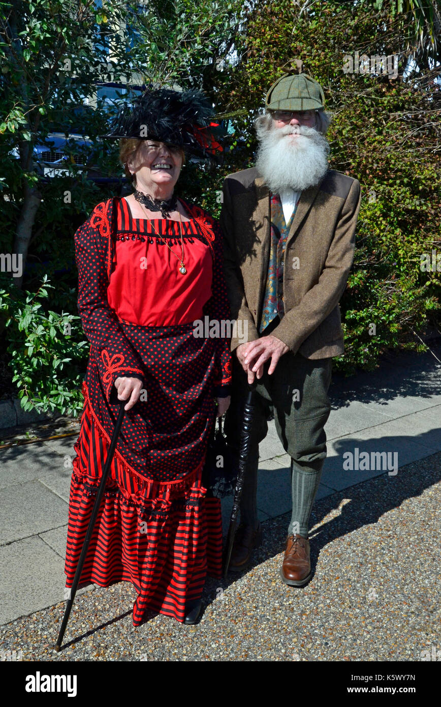 Vieux couple habillé pour Eastbourne Festival Steampunk Banque D'Images
