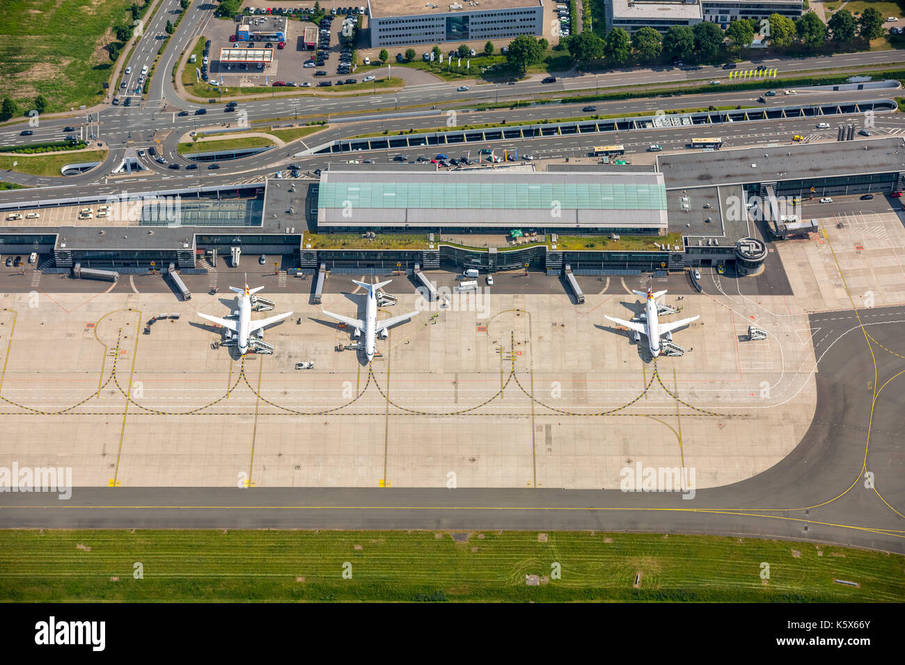 L'aéroport de Dortmund, tablier avec eurowinga et machines de Ryanair, Air Terminal, terminal 1, Dortmund, Dortmund, aérodrome, edlw Dortmund, Ruhr, nordrhein-wes Banque D'Images