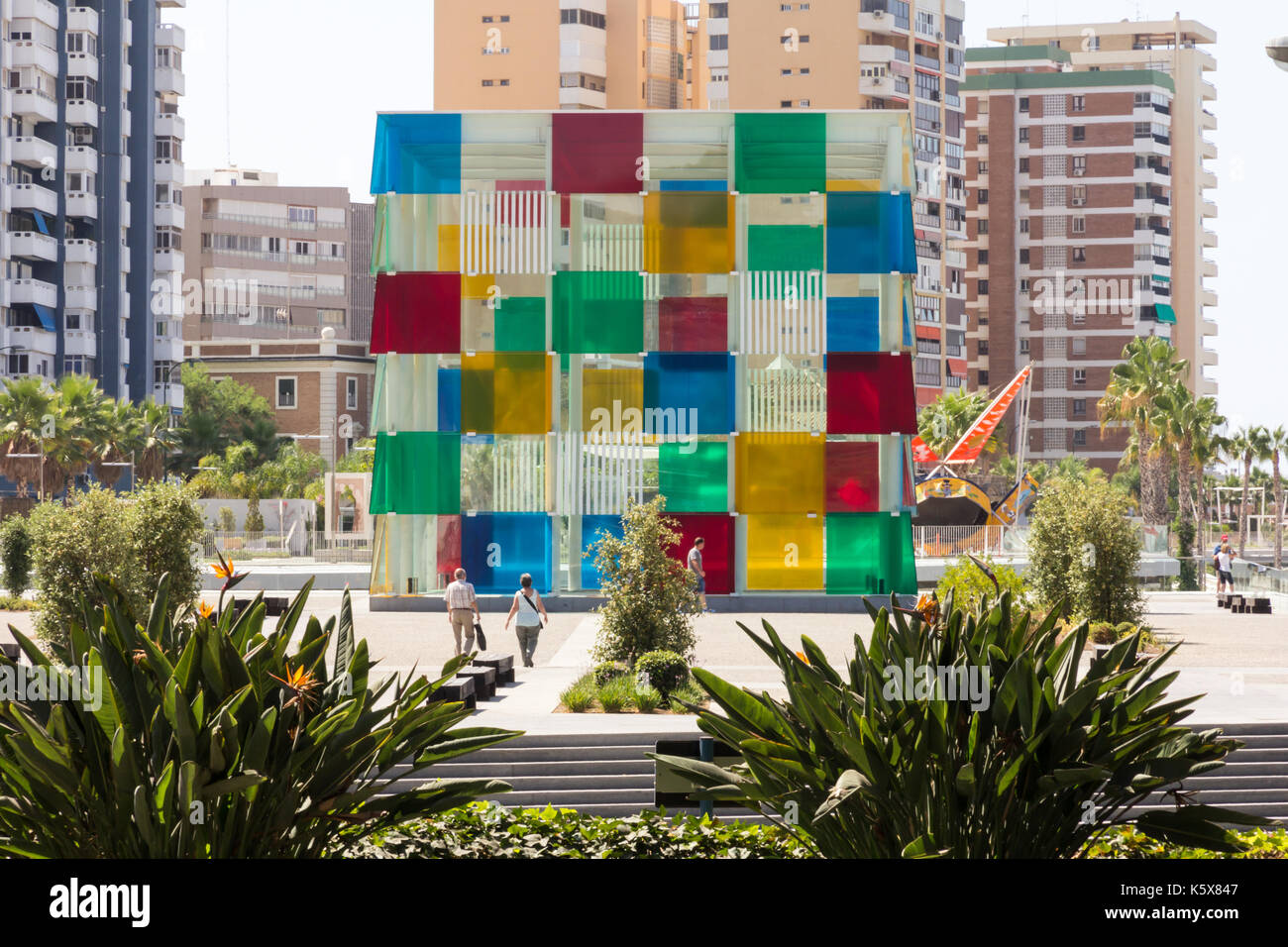 Le cube de verre du Centre Pompidou, galerie d'art, Malaga, Espagne Banque D'Images