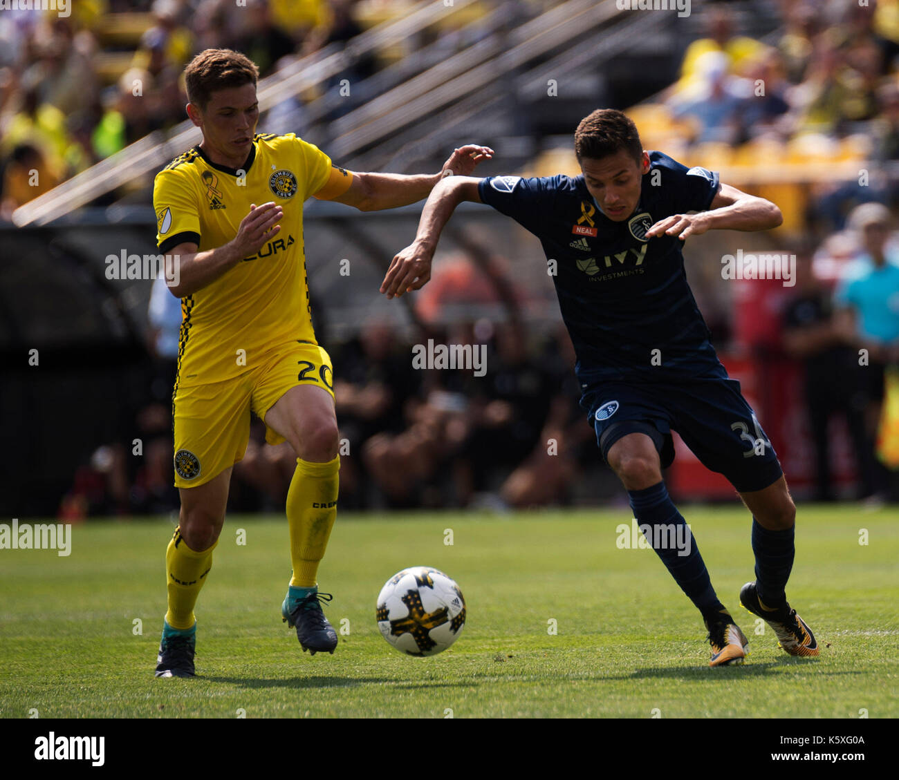 10 septembre 2017 : sporting Kansas city avant daniel salloi (30) se bat pour la balle contre columbus crew milieu sc wil trapp (20) dans leur match au stade mapfre. Columbus, Ohio. brent clark/Alamy live news Banque D'Images 10 septembre 2017 : sporting Kansas city avant daniel salloi (30) se bat pour la balle contre columbus crew milieu sc wil trapp (20) dans leur match au stade mapfre. Columbus, Ohio. brent clark/Alamy live news Banque D'Images