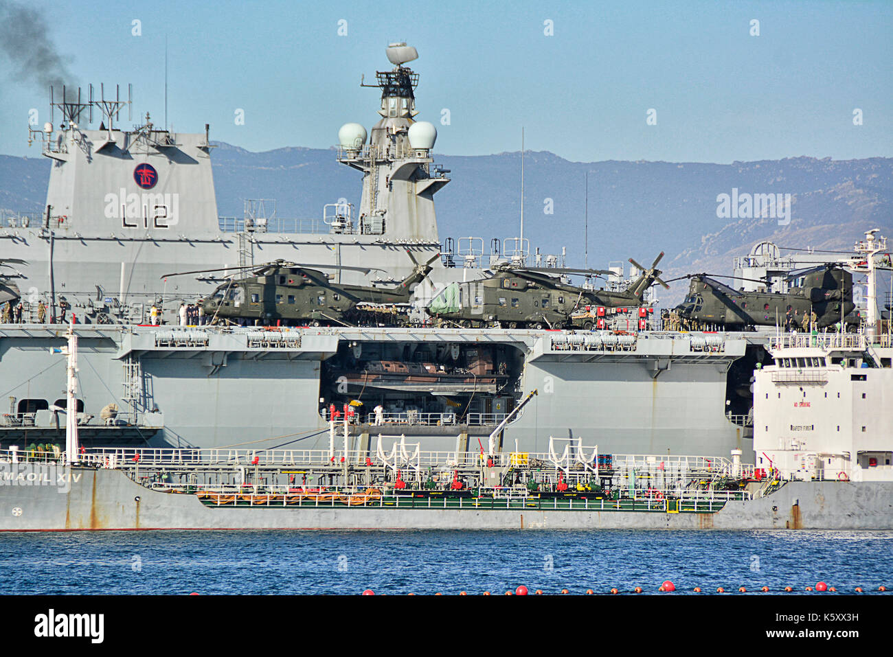 Gibraltar. Sep 11, 2017 arrivée à l'océan. Le hms gibraltar à 0830h le 11 septembre 2017 pour aller chercher des fournitures et du matériel qu'il se préparait à la tête dans l'Atlantique. à la base navale britannique de Gibraltar, les navires de la marine royale d'argent tous ses hélicoptères pour le pont pour faire place à des marchandises qui seront prises pour les Caraïbes dans le cadre de l'aide humanitaire dans les missions de ceux qui sont touchés par les récents ouragans. crédit : Stephen ignacio/Alamy live news Banque D'Images