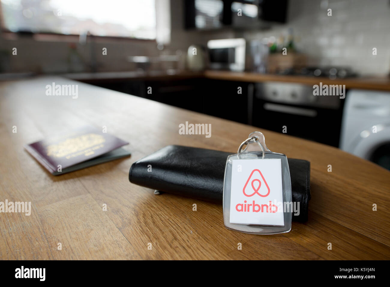 Boîte à clés airbnb Banque de photographies et d'images à haute résolution  - Alamy