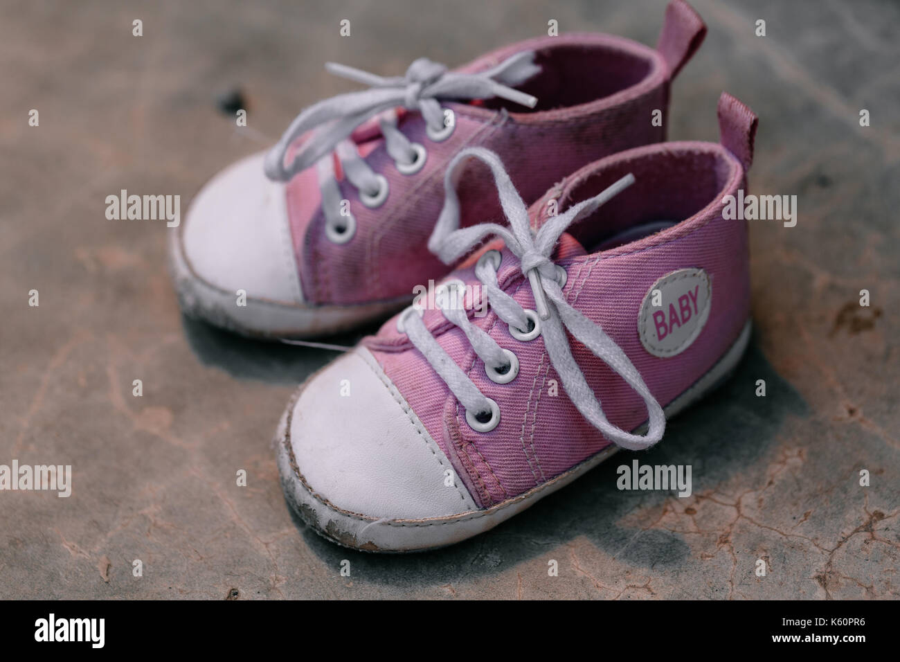 Chaussures bébé photo gros plan. Banque D'Images