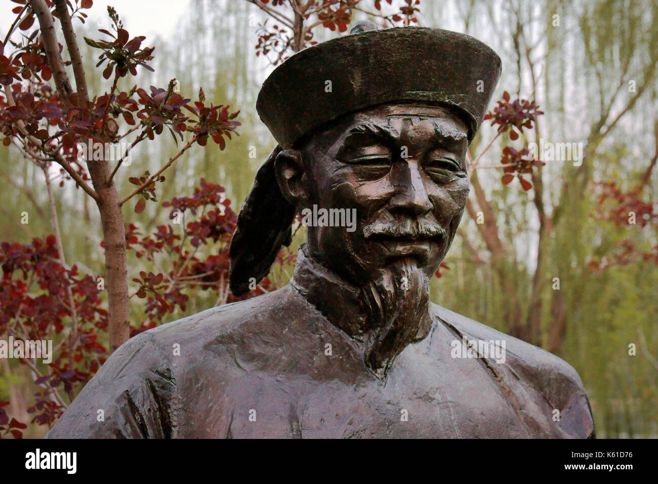 Dongzi culture park, une célébration de dong zhongshu philosophe confucéen. ville de Qingdao, Chine. bronze de dong zhongshu Banque D'Images