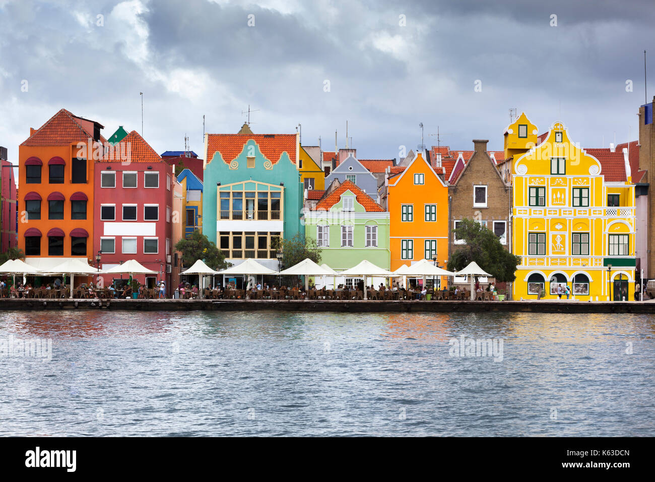 Maisons colorées et des capacités à Willemstad sur Curacao Banque D'Images