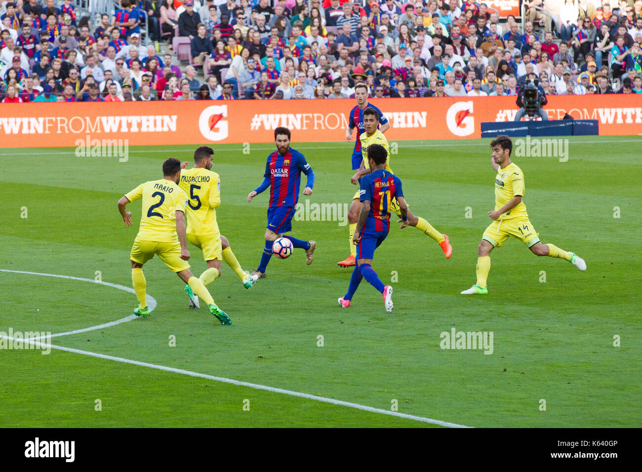 Jr neymar passe la balle pour Leo Messi - 6/5/17 Barcelone v villarreal  football league match au Camp Nou, Barcelone Photo Stock - Alamy
