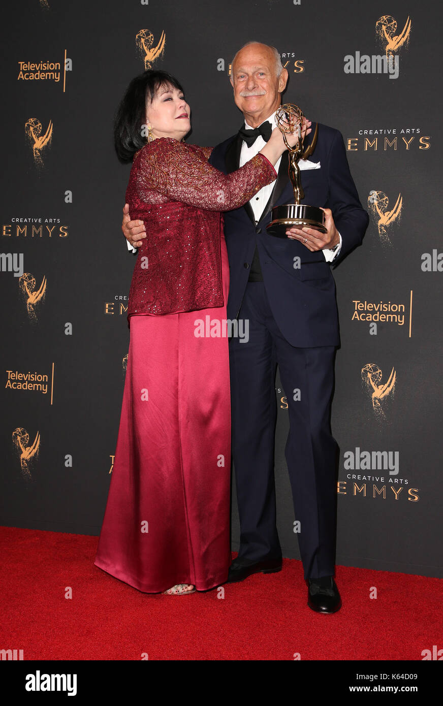 Los ANGELES, CA - 10 SEPTEMBRE : Delta Burke, Gerald McRaney, à 2017 CREATIVE ARTS EMMY AWARDS - JOUR 1 - salle de presse au Microsoft Theatre le 10 septembre 2017 à Los Angeles, Californie. Crédit: Faye Sadou/Mediapunch Banque D'Images