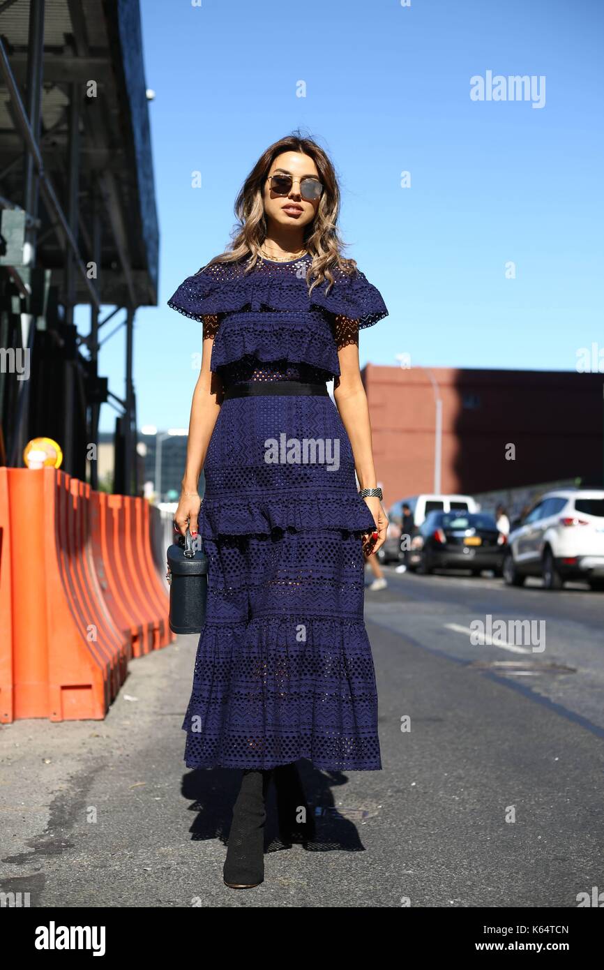 Blogger annabelle fleur posant dehors de la self portrait défilé lors de la fashion week de new york - 9 septembre 2017 - Photo : manhattan piste/valentina ranieri ***pour un usage éditorial uniquement*** | verwendung weltweit Banque D'Images