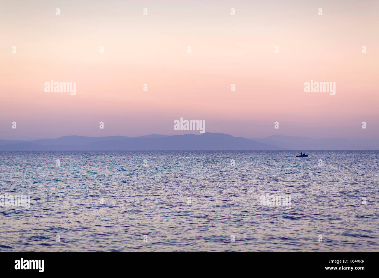 Turquie vue de l'île de Cos (ou COS), en Grèce. L'île de Kos est à seulement 4 km de la Turquie et est un emplacement provisoire pour les migrants mai Banque D'Images