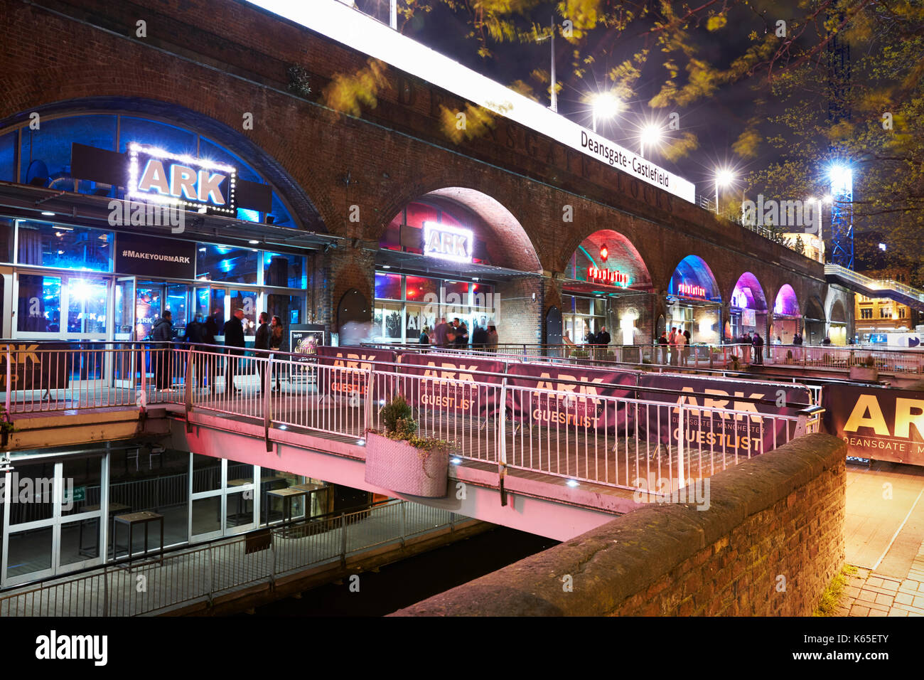 Manchester, UK - 4 mai 2017 : dans les bars de nuit de Manchester Deansgate Banque D'Images