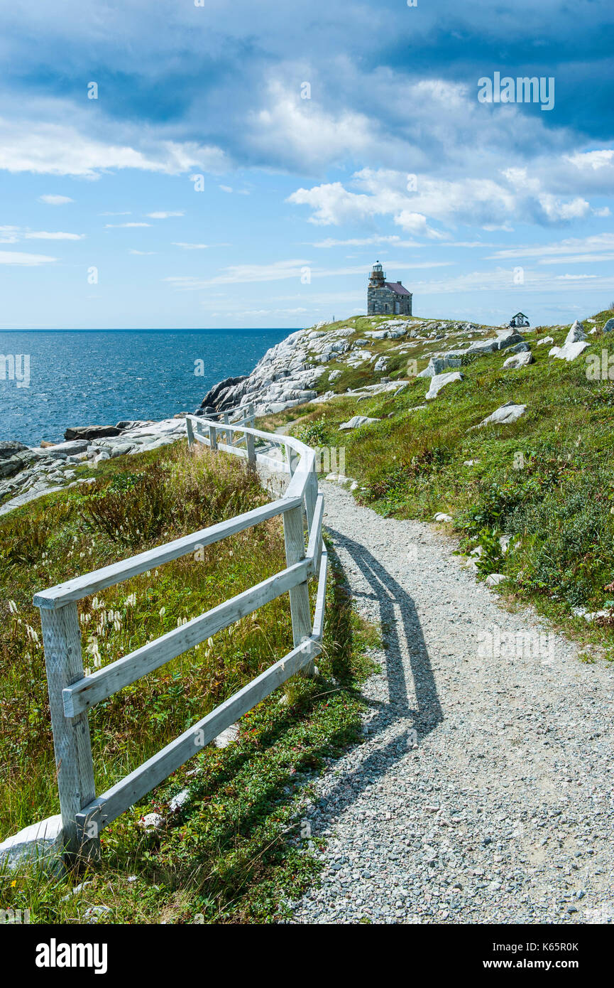 Phare en pierre, rose blanche, dans le sud de Terre-Neuve, Canada Banque D'Images