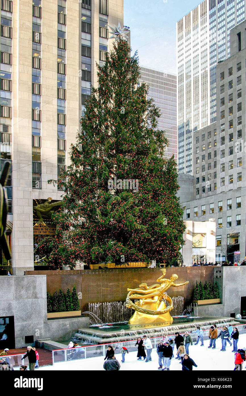 Arbre de Noël, Rockefeller Center, New York - décembre 2005. Banque D'Images