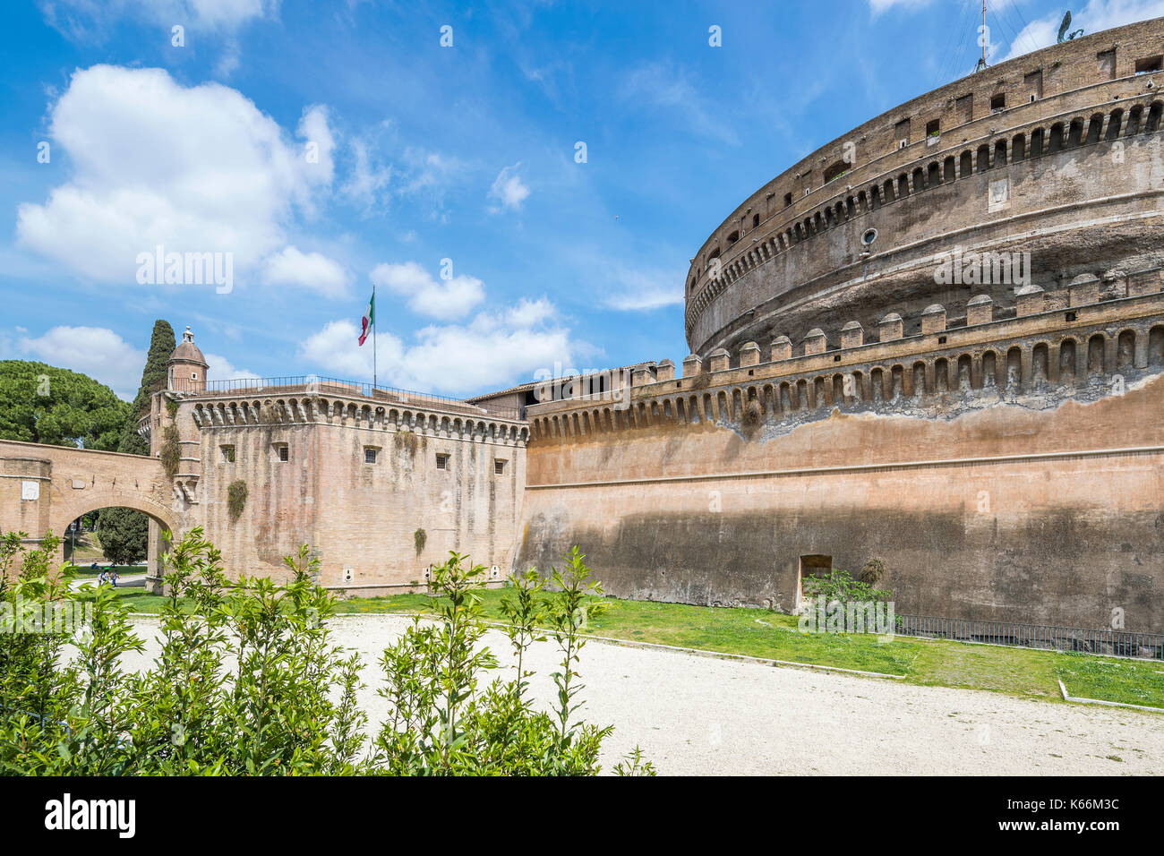 Le mausolée d'Hadrien, généralement connu sous le nom de Castel Sant'angelo un imposant bâtiment cylindrique dans le Parco adriano, Rome, Latium, Italie, Europe Banque D'Images