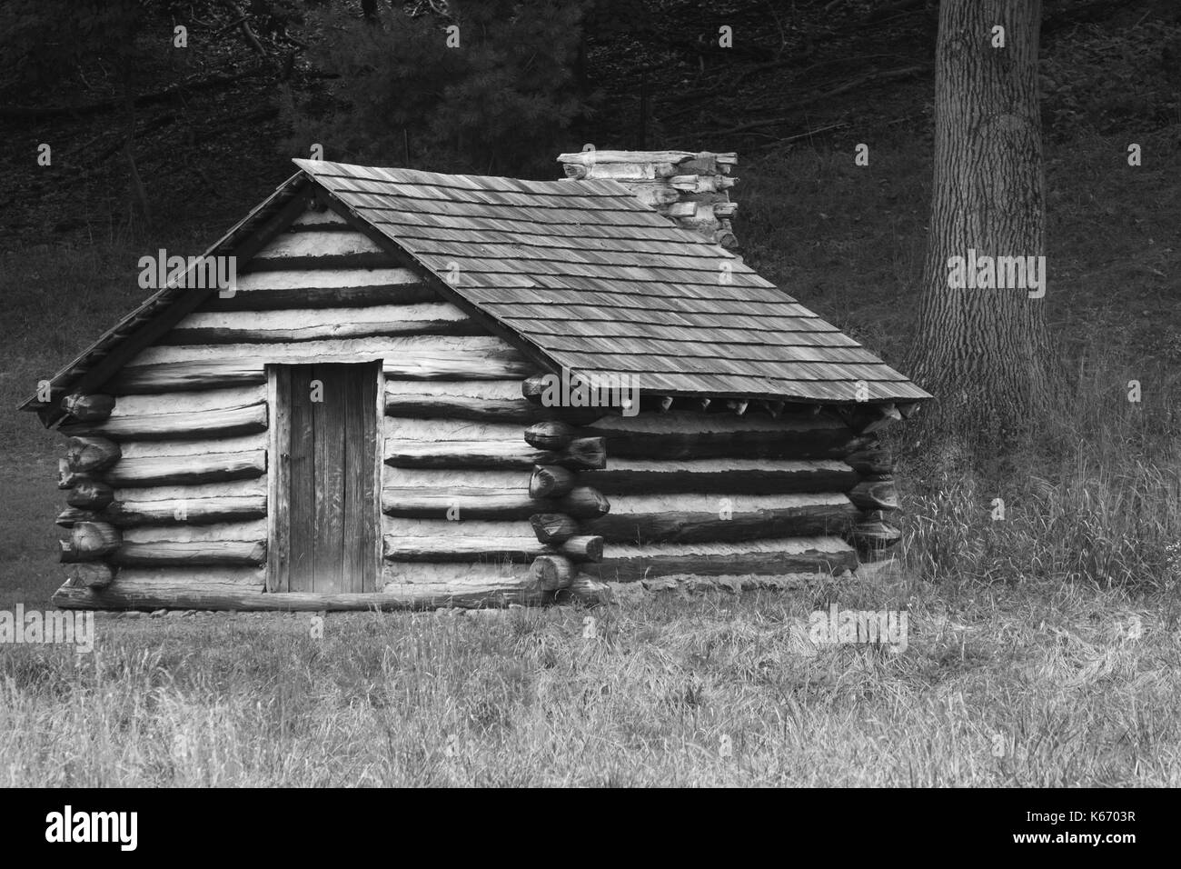 Noir et blanc de Valley Forge log cabin, Valley Forge en Pennsylvanie Banque D'Images