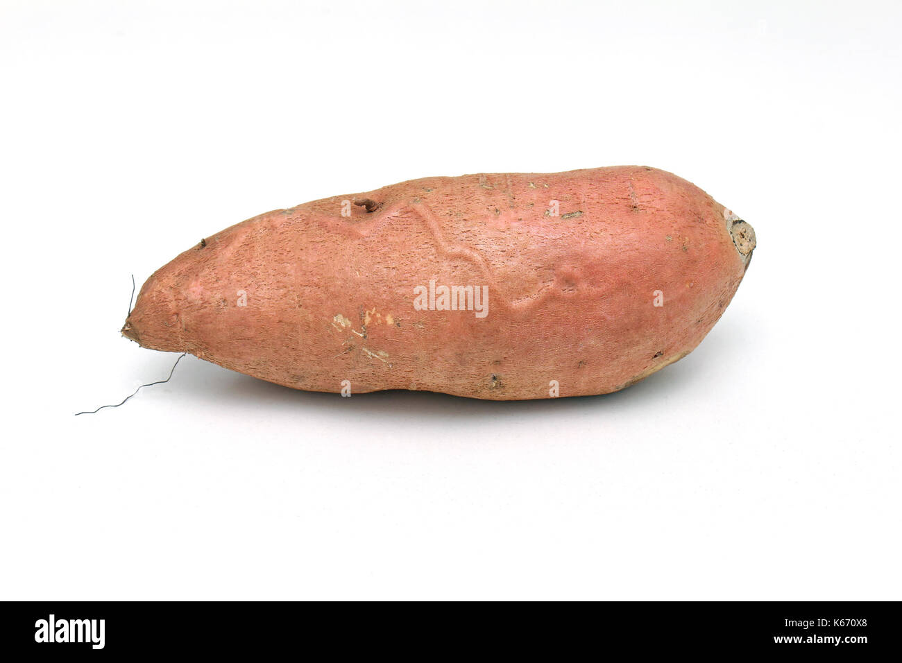 De pommes de terre biologiques sur fond blanc Banque D'Images