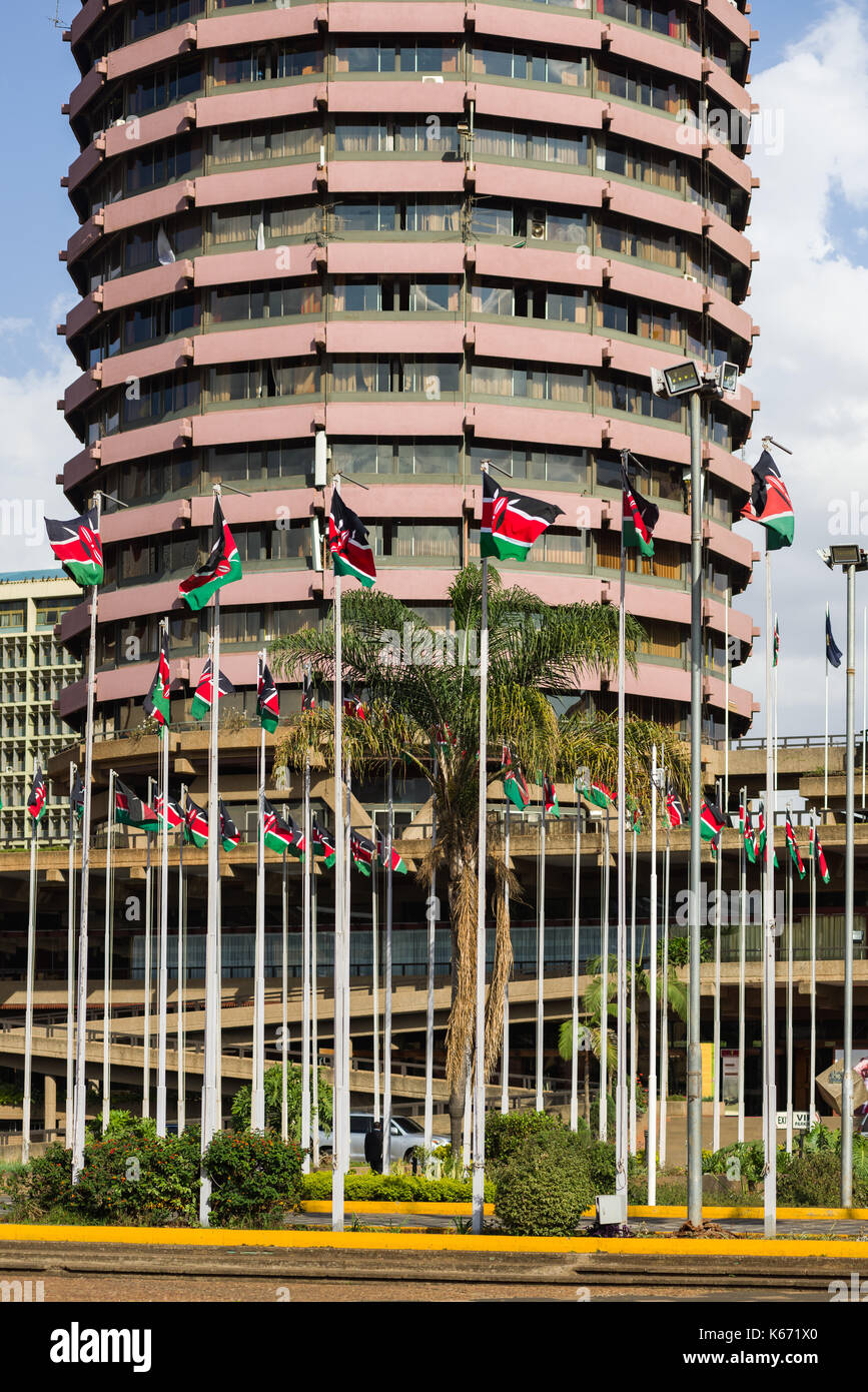Dubai International Convention Center KICC extérieur avec les drapeaux du Kenya, Nairobi, Kenya Banque D'Images