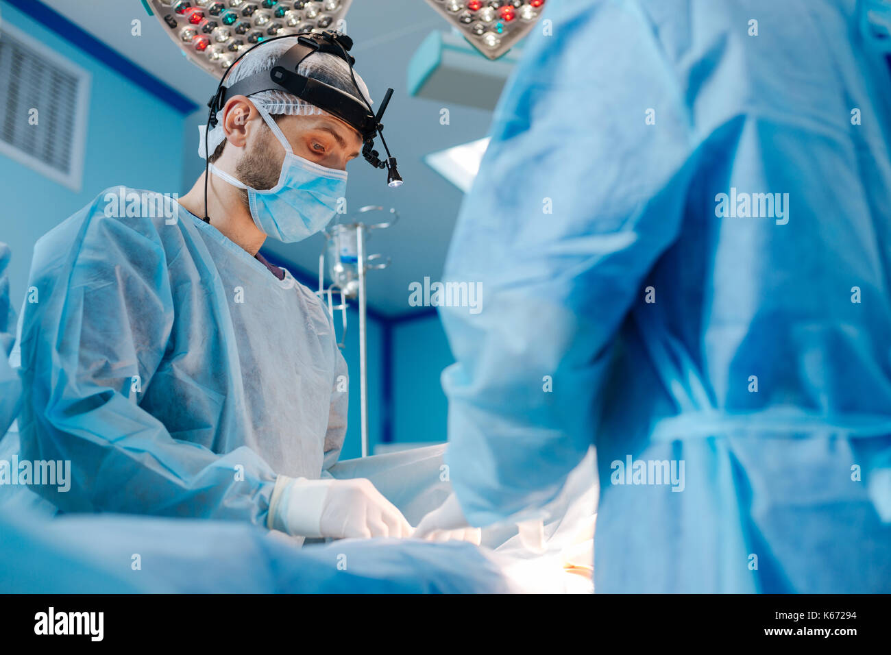 Portrait du docteur grave que de faire son travail Banque D'Images