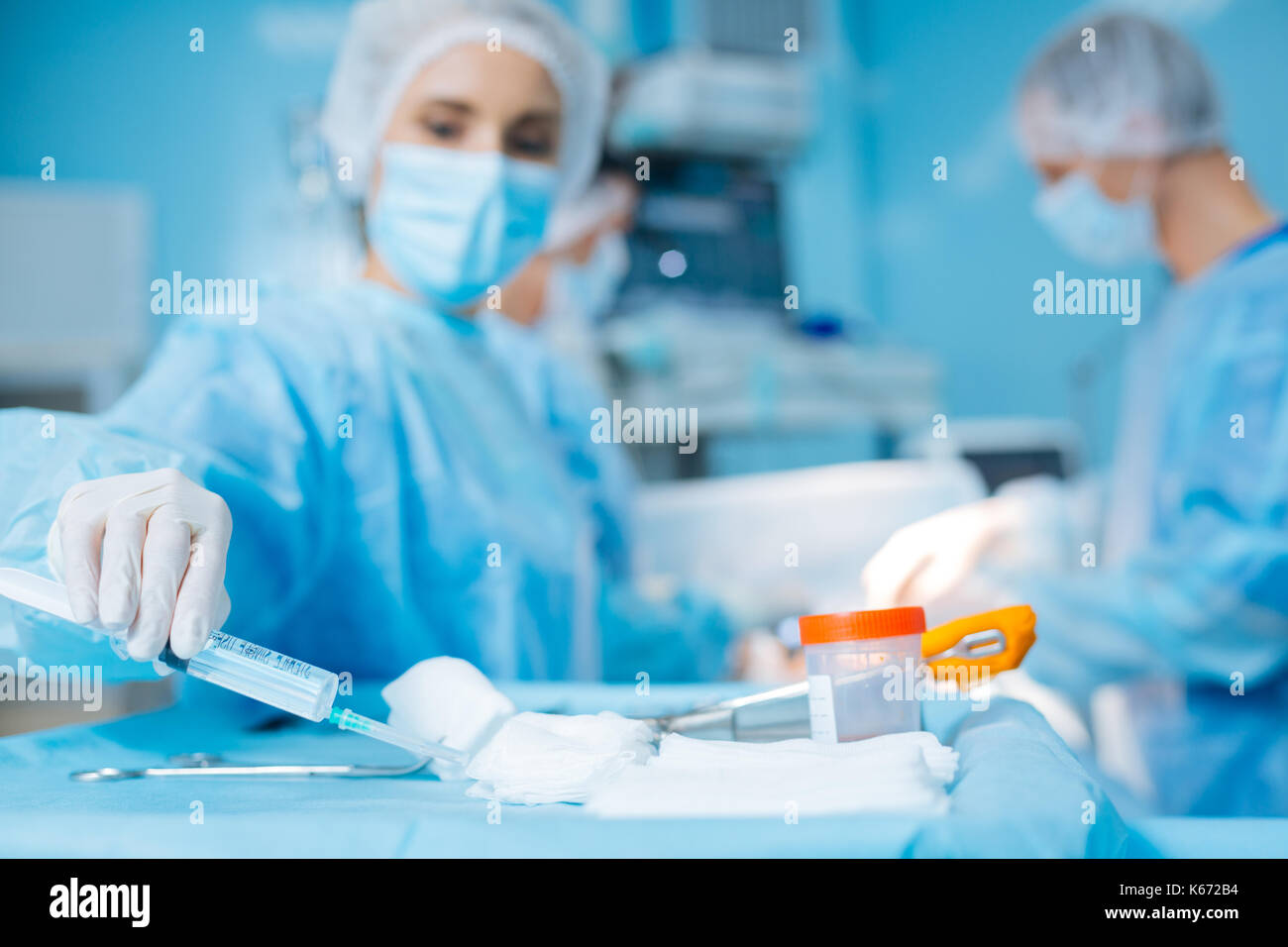 L'accent photo sur table en cours d'équipement complet Banque D'Images