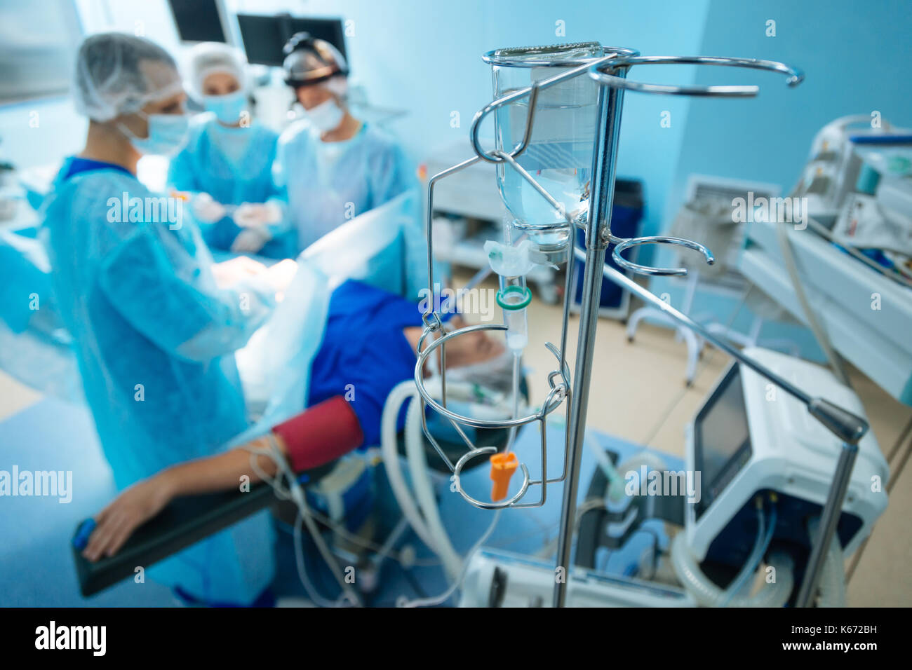 Close up de soutien aux compte-gouttes médical Banque D'Images