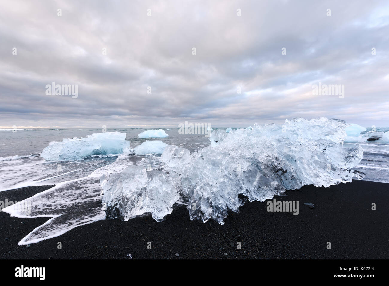 Morceaux d'iceberg sur diamond beach Banque D'Images Morceaux d'iceberg sur diamond beach Banque D'Images