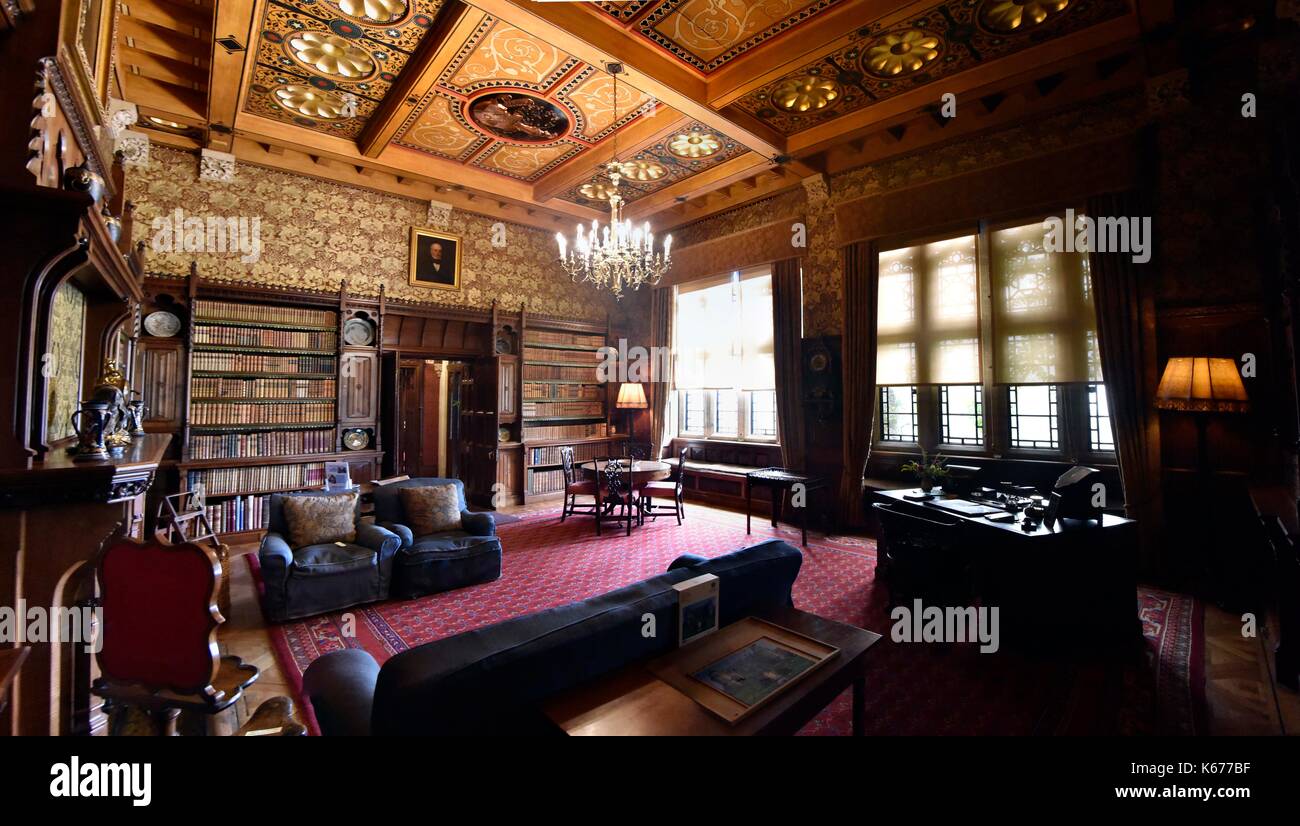 Un tknightshayes bibliothèque cour, une maison de campagne victorienne près de Tiverton, Devon, Angleterre, conçu par William burges pour la famille HEATHCOAT-AMORY Banque D'Images