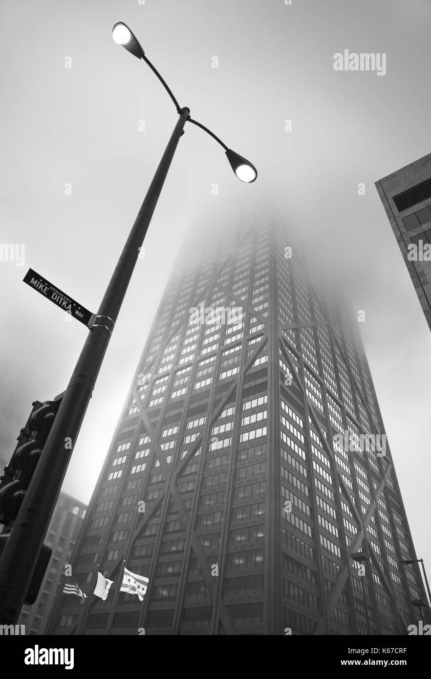 John Hancock Center dans le brouillard Banque D'Images