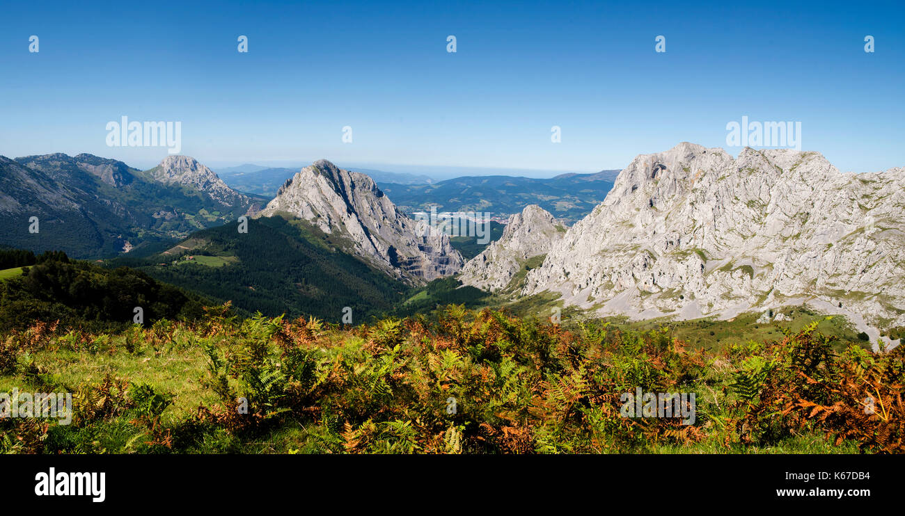 Paysage de montagne, parc naturel Urkiola, Gascogne, Pays Basque, Espagne Banque D'Images