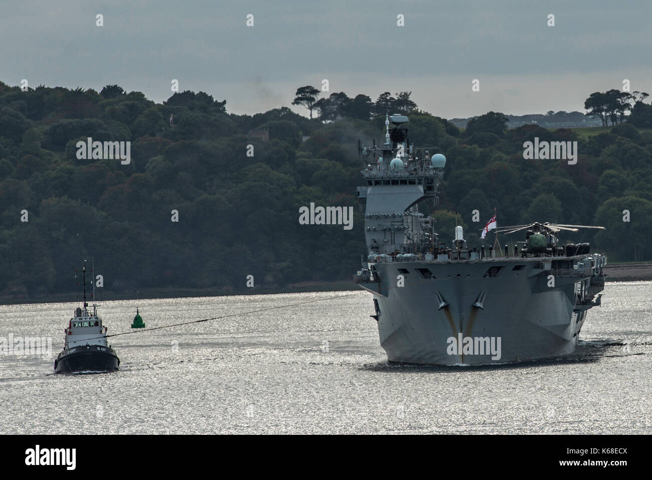 Le HMS Ocean quitte plymouth sur son dernier tour de service à la méditerranée avant d'être vendu à la marine brésilienne. Banque D'Images