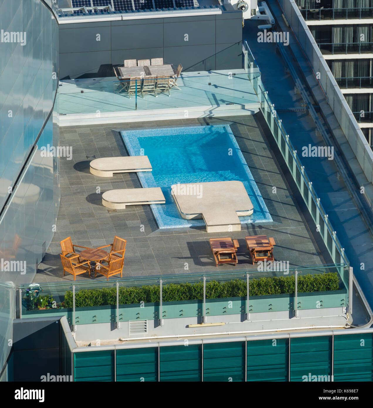 Piscine sur le toit Banque D'Images