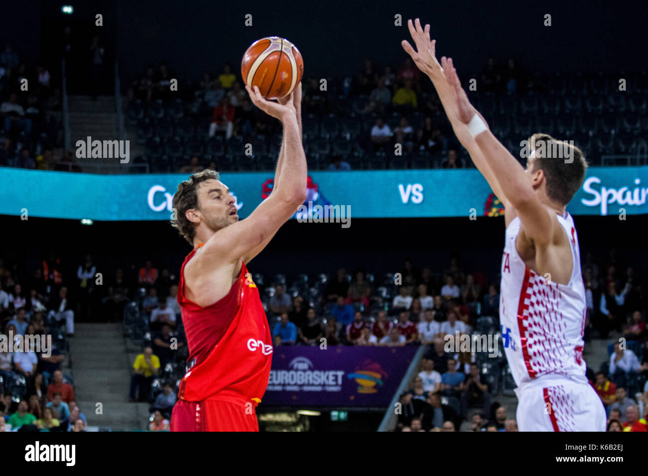 5 septembre 2017 : Pau Gasol # 4 (esp) et Dragan bender # 17 (cro) au cours de l'eurobasket fiba 2017 - Groupe c, match entre la Croatie et l'Espagne au hall polyvalent, CLUJ-NAPOCA, Roumanie rou. foto : Cronos Banque D'Images