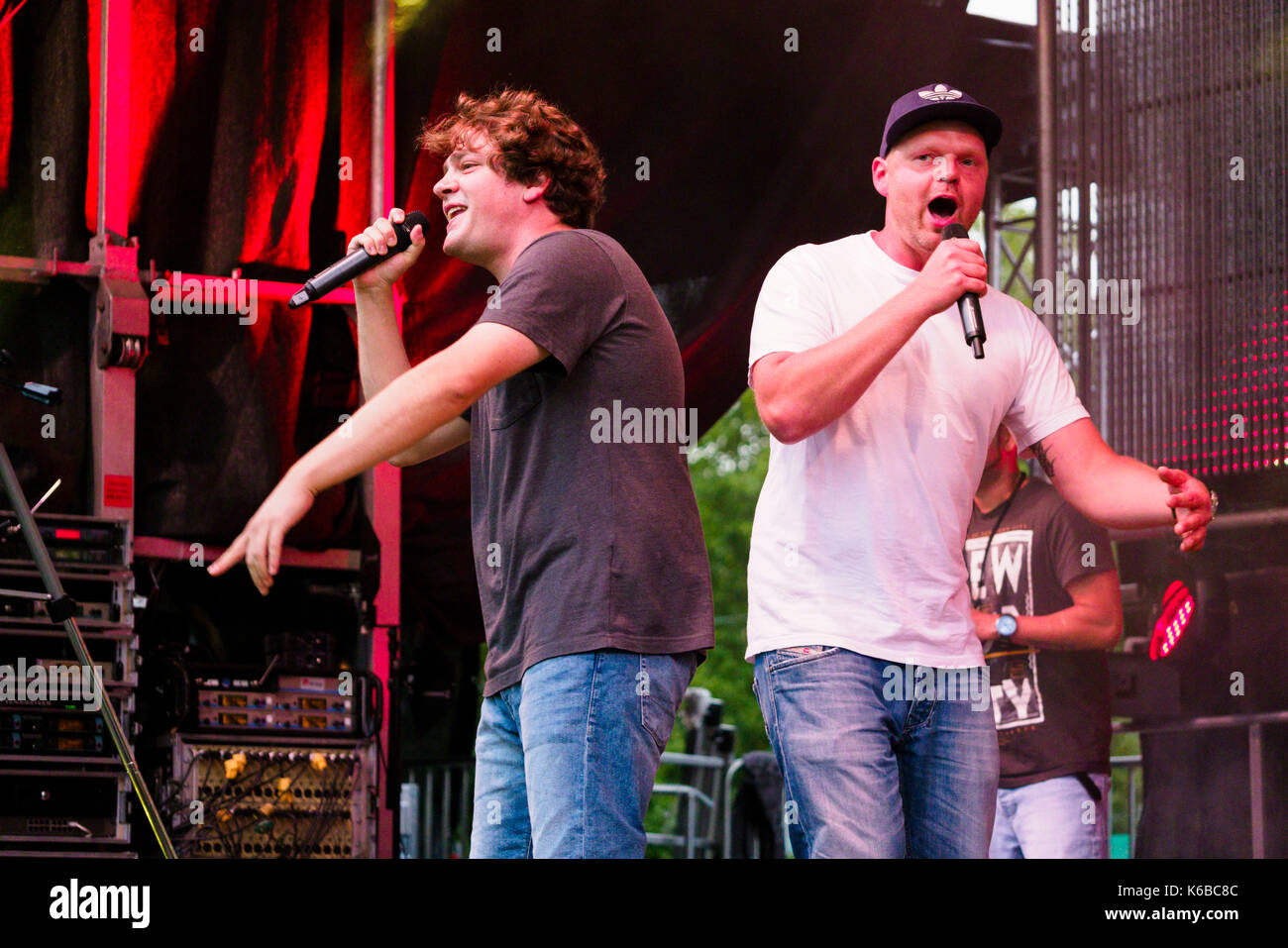 Le groupe de rap 'Tsychofix' en prestation au festival du parc Waltrop Banque D'Images