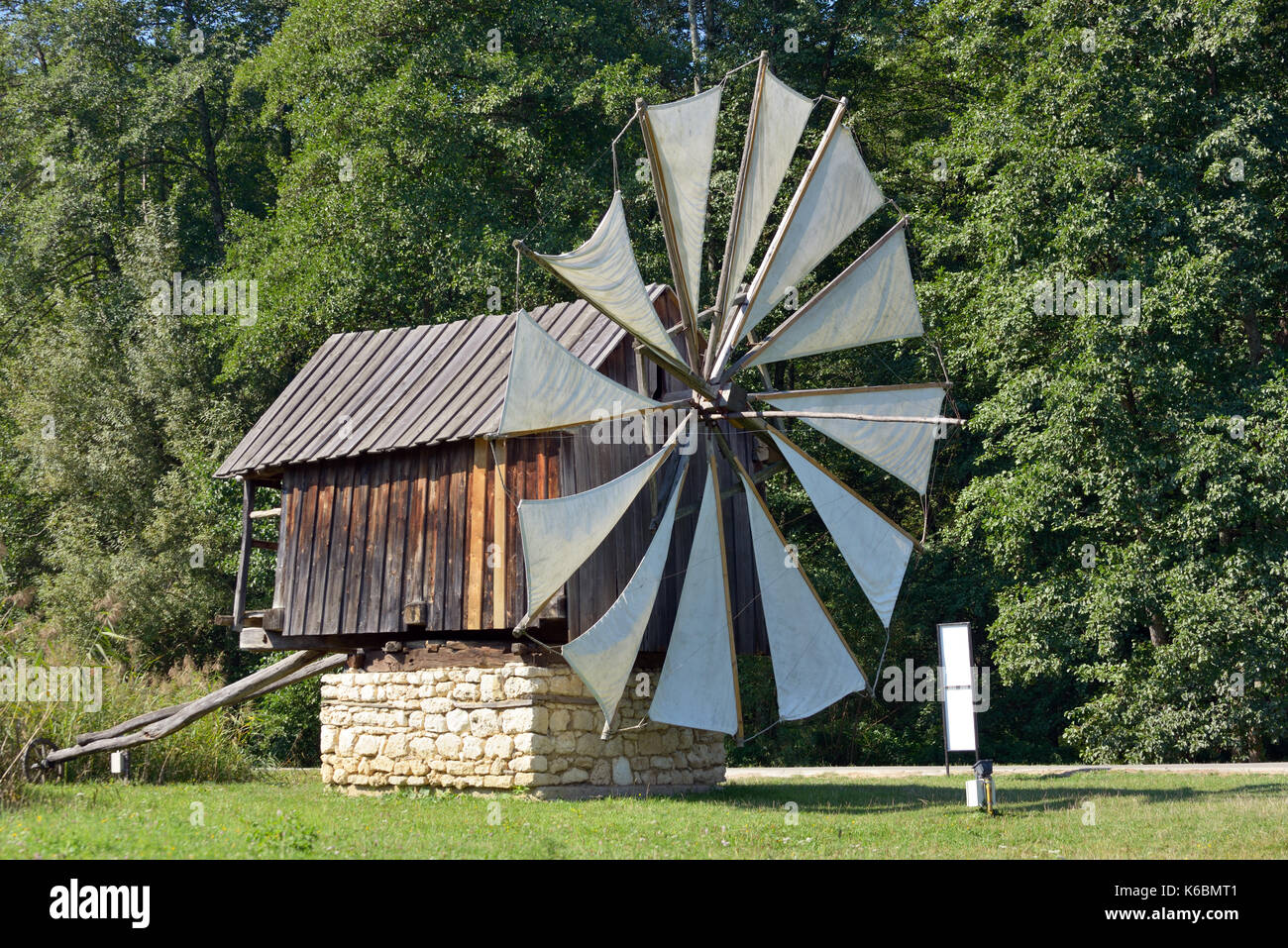 Vieux moulins traditionnels du musée ASTRA de Sibiu, Banque D'Images