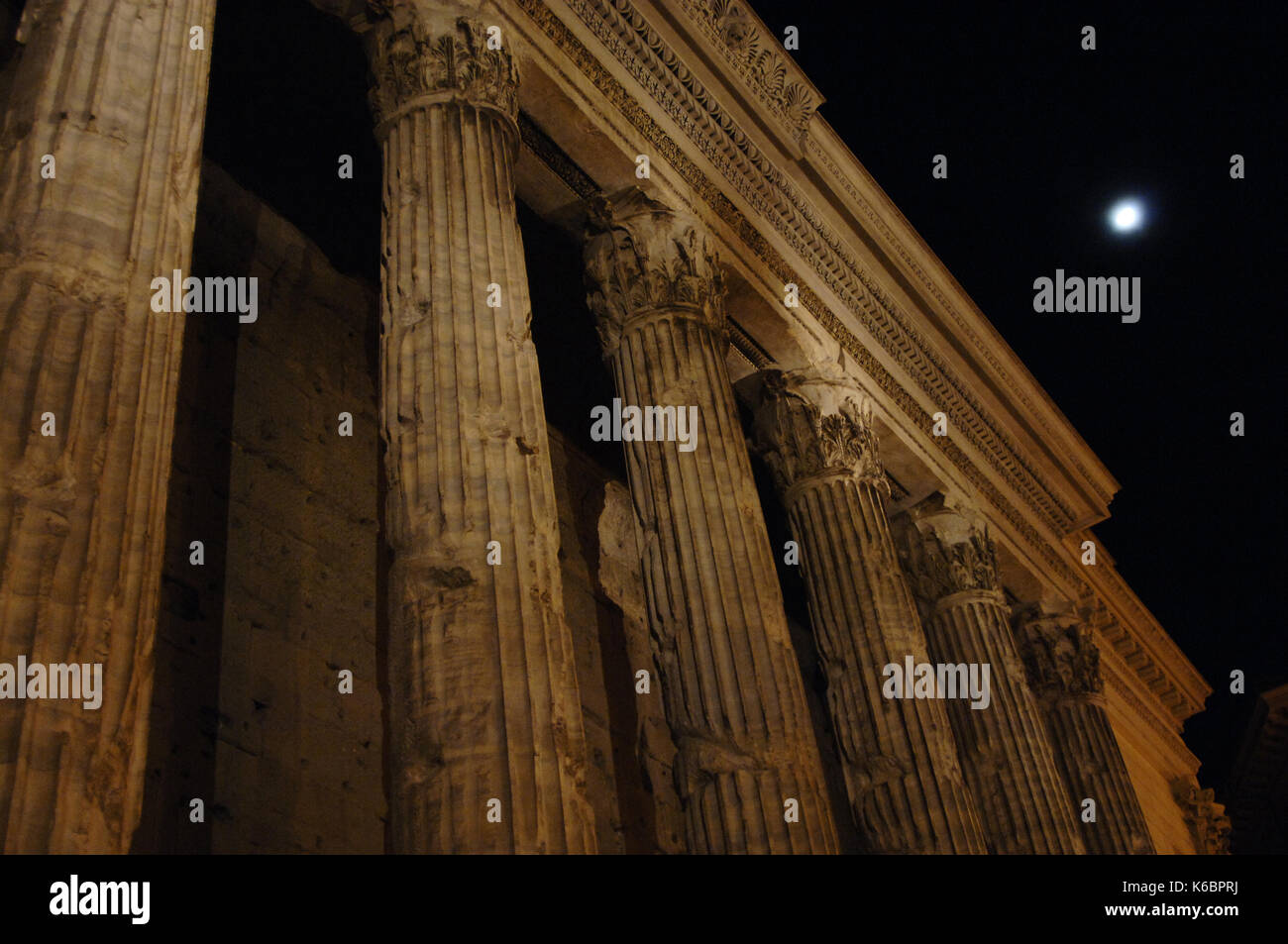 Italie. Rome. temple d'Hadrien. piazza de pierre. Banque D'Images