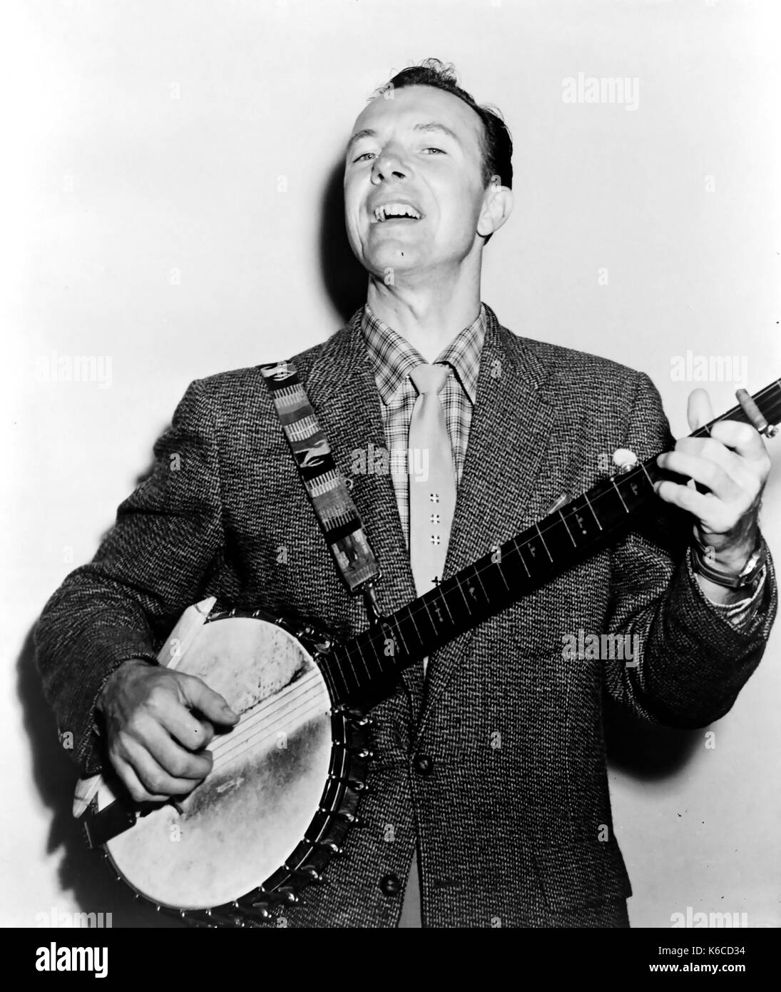 Pete SEEGER (1919-2014) musicien folk américain en 1955 Banque D'Images